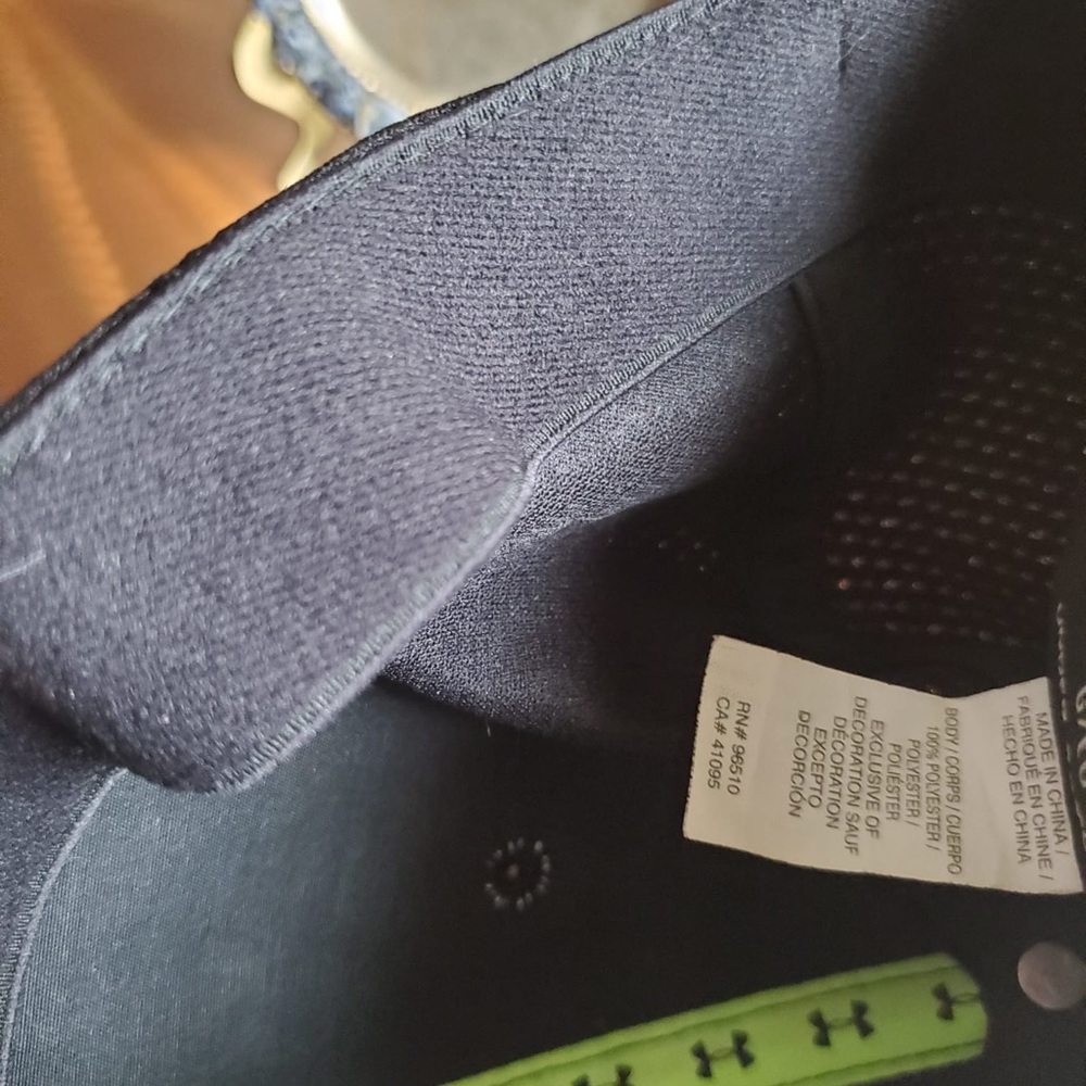 Under armour hat - Picture 7 of 9